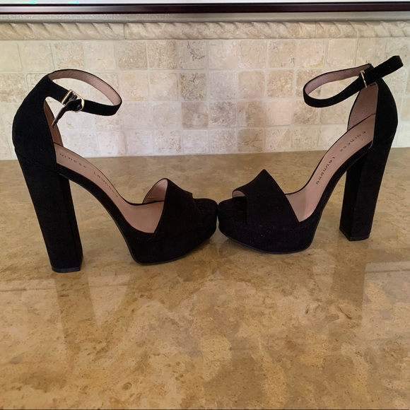 Chinese Laundry Size 7 Velvet Heels - Picture 3 of 5